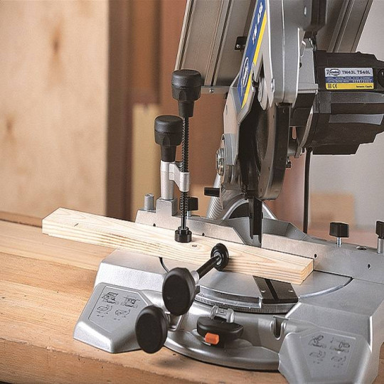 TM43L Ukośnica 1100W 5500RPM śred. tarcz. 250mm 18kg - VIRUTEX