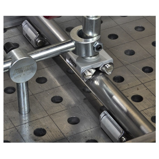 Pryzma do rur z prętem mocującym 28 mm gwint M8M6, stal ocynkowana, do stołu spawalniczego - PIHER P19113 Pryzma do rur z prętem mocującym 28 mm gwint M8M6, stal ocynkowana, do stołu spawalniczego - PIHER P19113