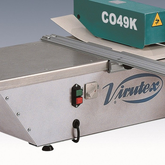 Automatyczna przycinarka laminatu 180W, max grubość cięcia 1,6mm, waga 44kg VIRTUEX CO49K Automatyczna przycinarka laminatu 180W, max grubość cięcia 1,6mm, waga 44kg VIRTUEX CO49K