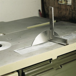 Tarcza ustawiająca tarczę główną i dysk szlifujący